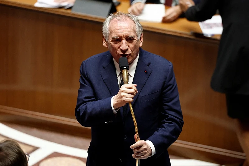 Pala francuska vlada. Macron sad ima tri opcije